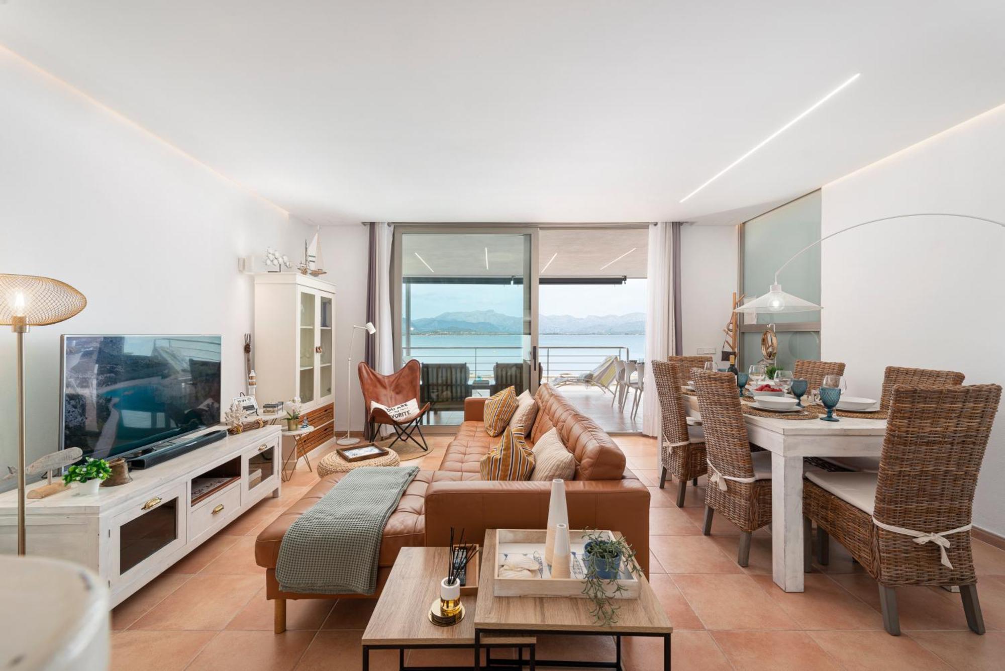 Cas Carbon3r-stunning Ground Floor In Front Of The Sea Apartment